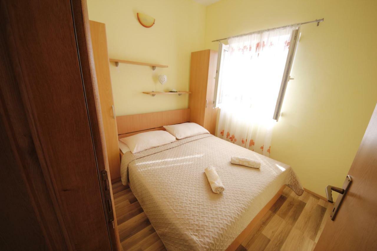 Apartmani Znaor Baška Voda Exterior foto