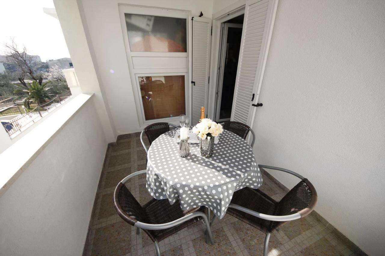 Apartmani Znaor Baška Voda Exterior foto