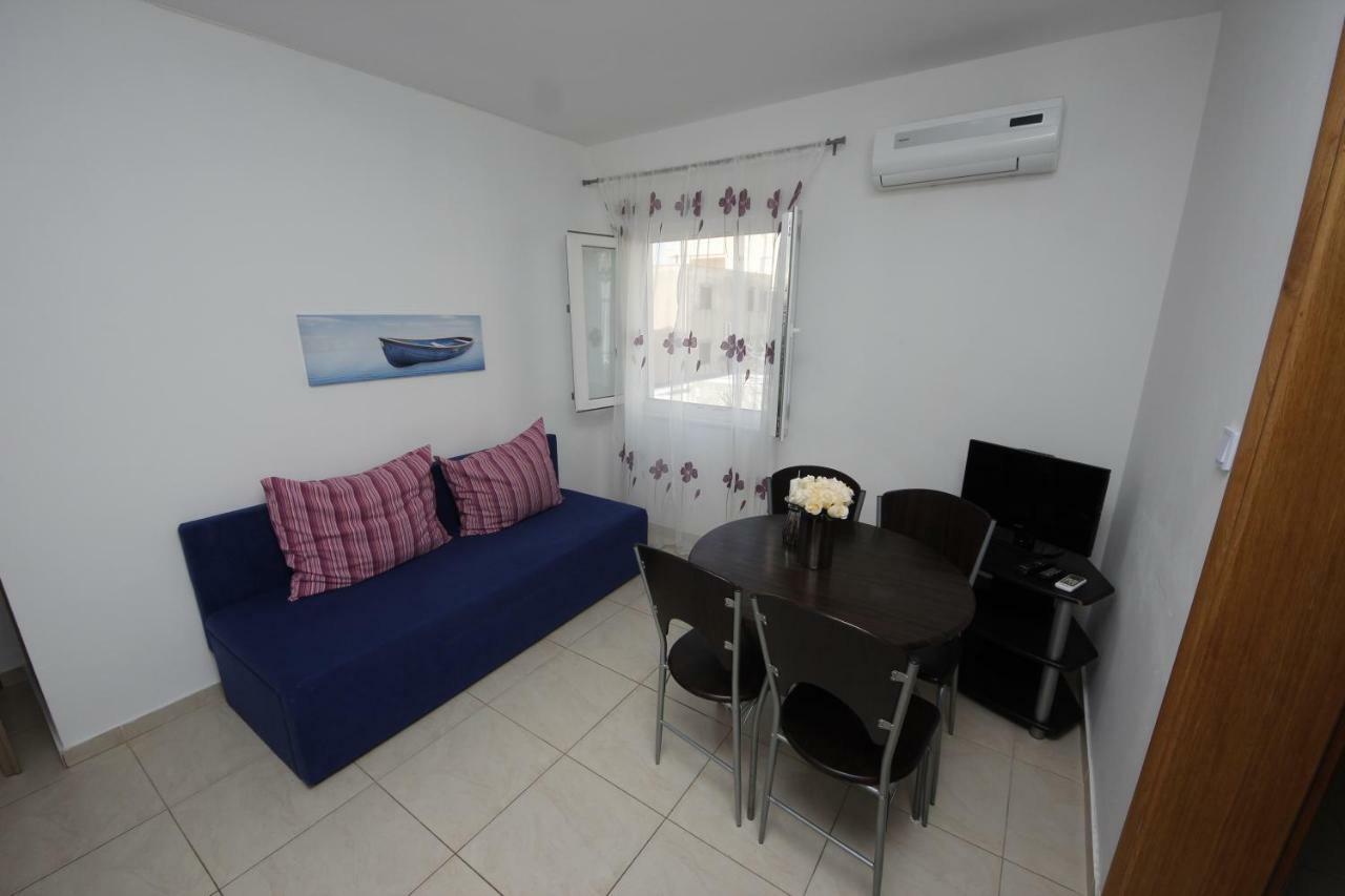 Apartmani Znaor Baška Voda Exterior foto